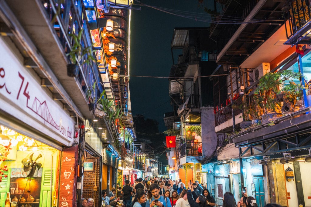 crowds on hanoi train street