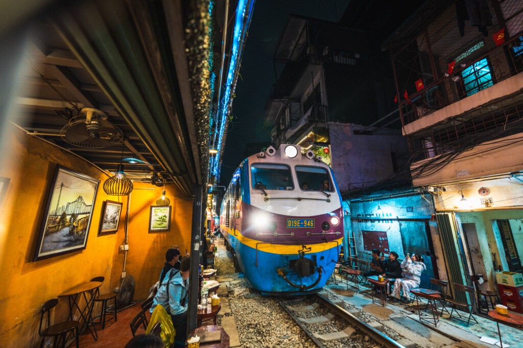 train arrival hanoi train street