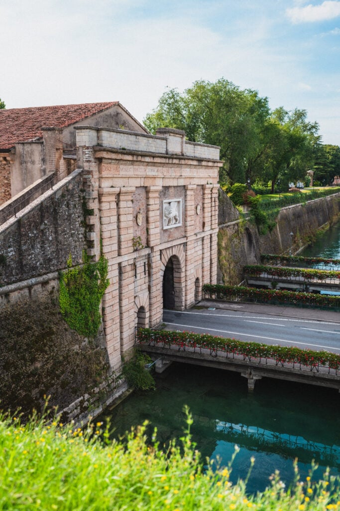 peschiera del garda city gate