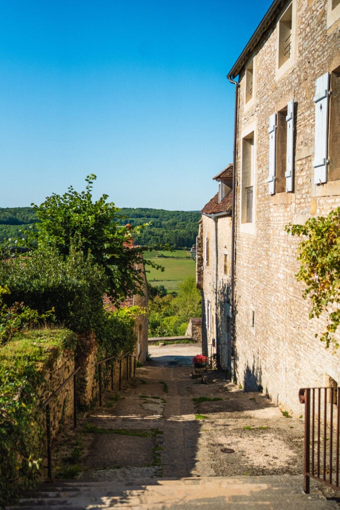 pretty street vezelay