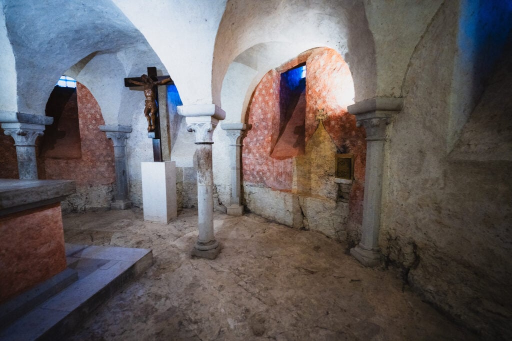 crypt inside vezelay church
