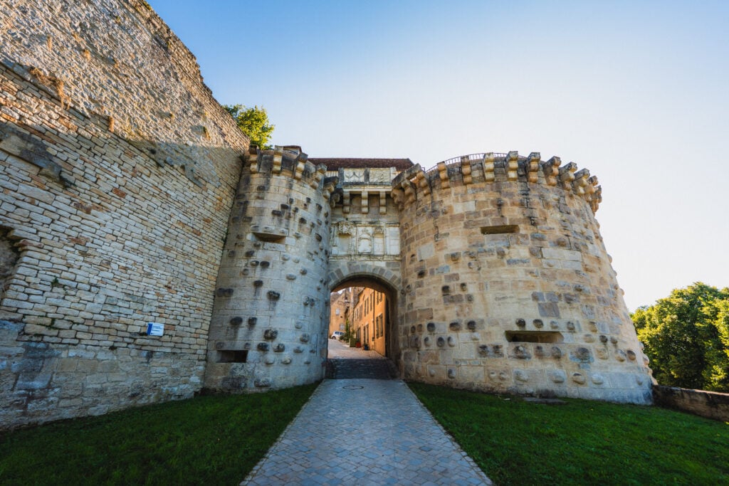 vezelay town gate