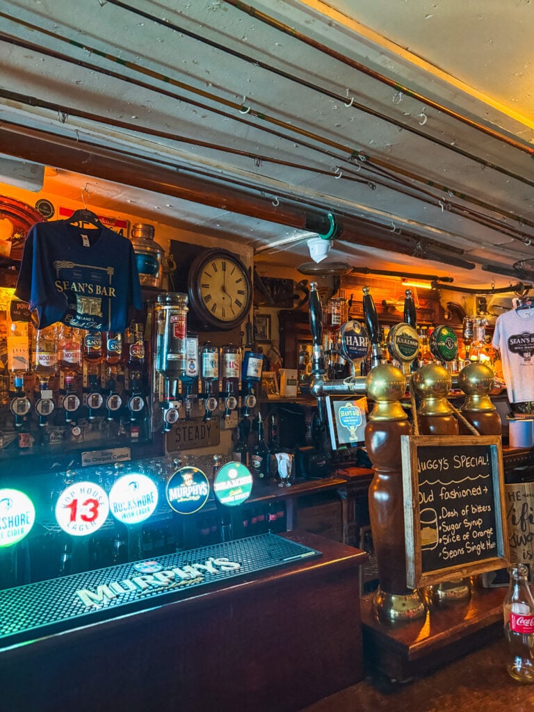 seans bar bar area