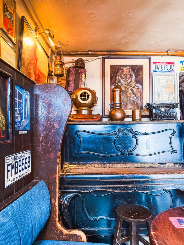 seans bar seating area inside