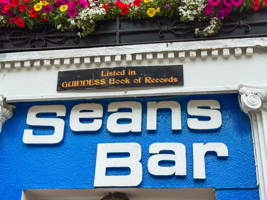 seans bar sign