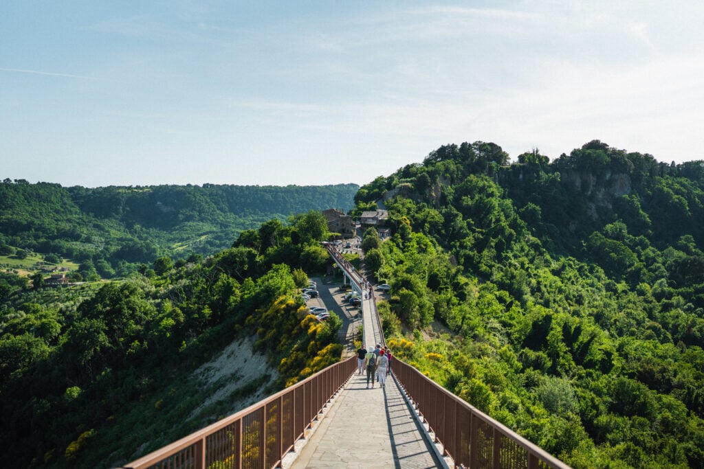 pedestrian walkway civita di bagnoregio