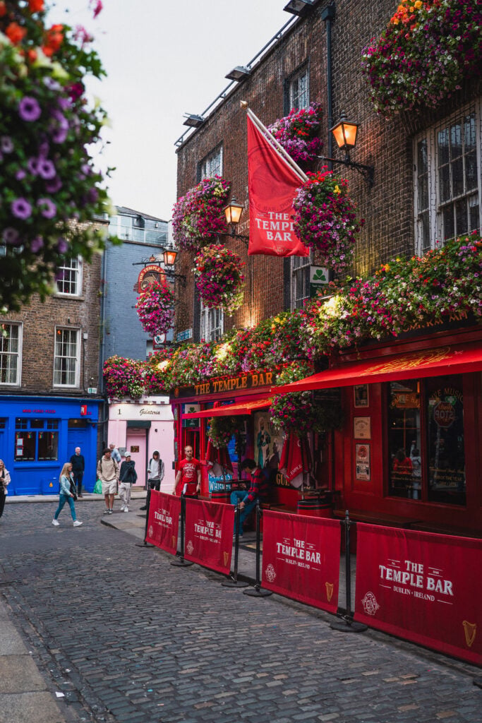 temple bar pub ireland