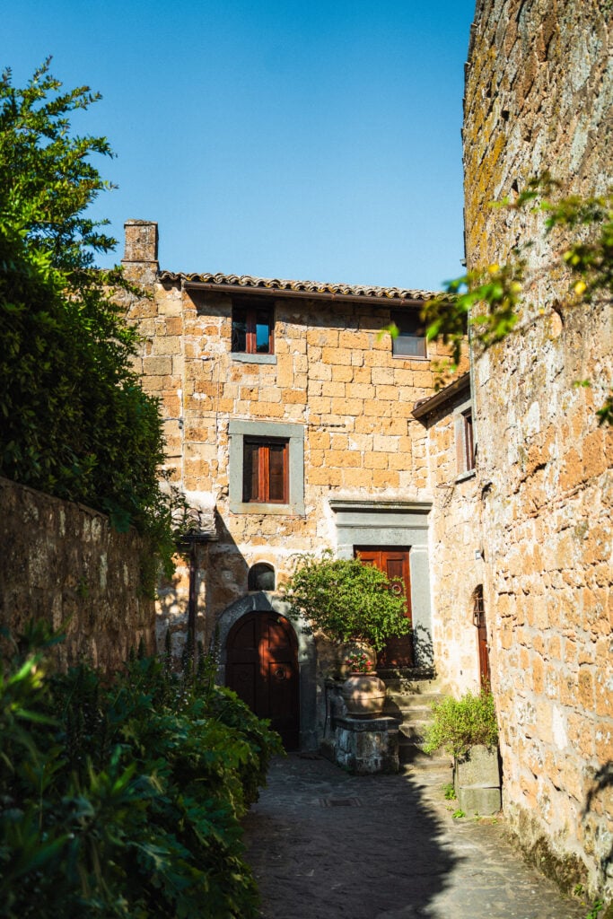 street in civita di bagnoregio