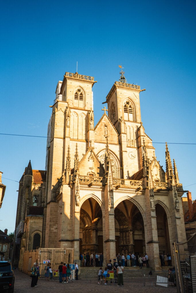 church semur-en-auxois