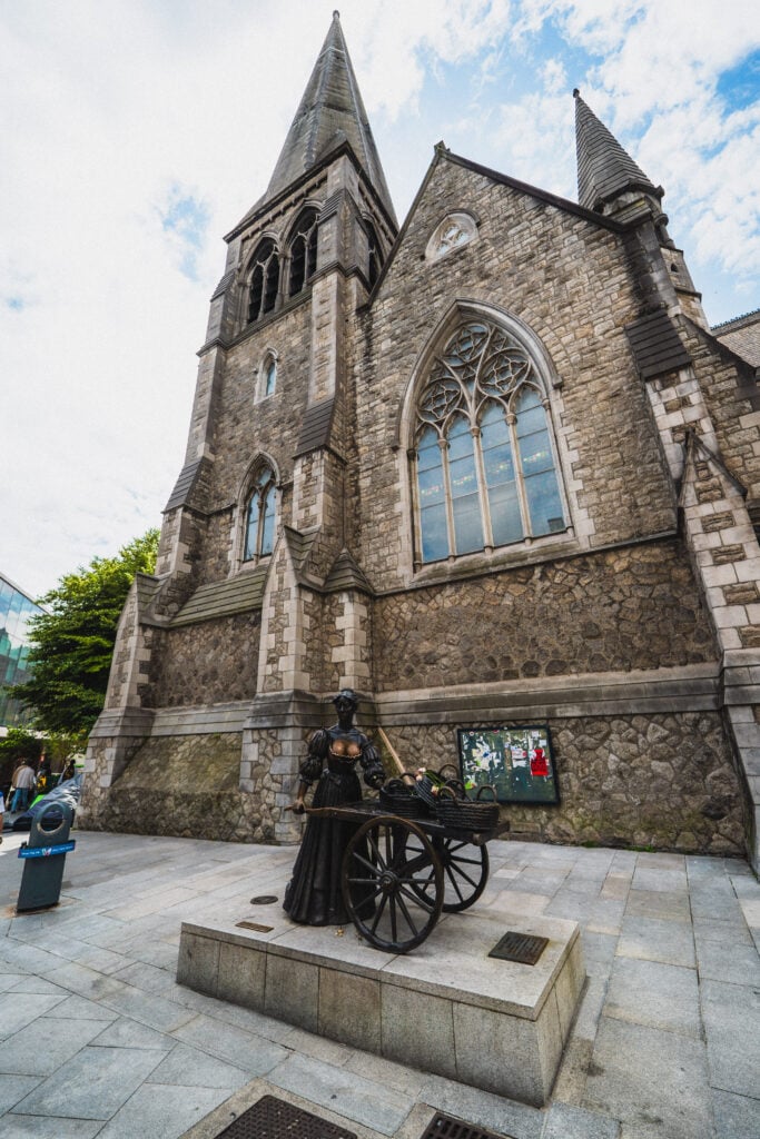 molly malone statue dublin