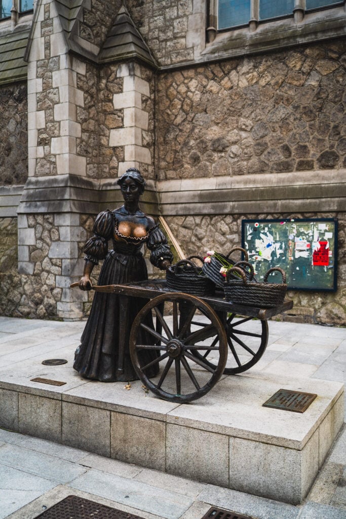 molly malone statue