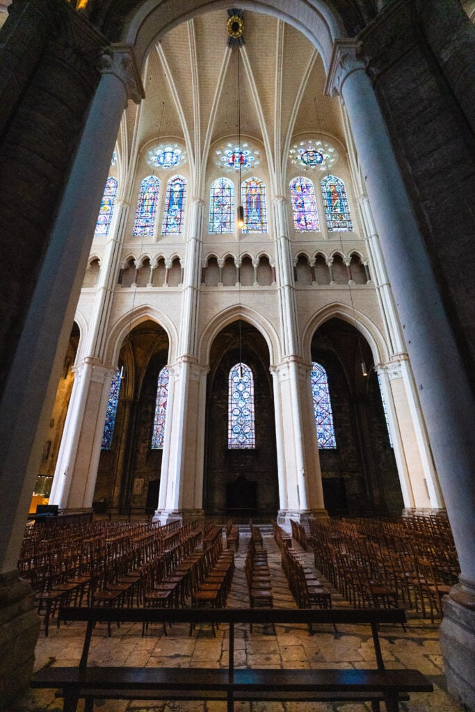 arches in chartres cathedral